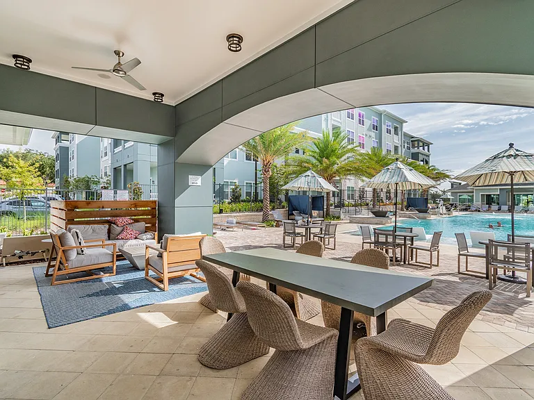 Thrive Luxury Apartments — Photo 32