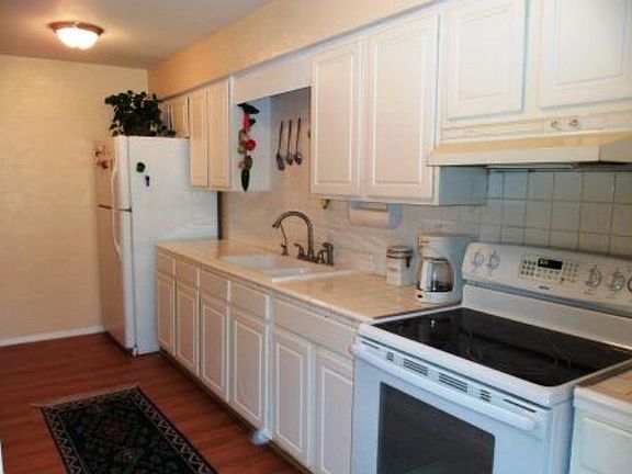 5th image of 203 W Mesquite St