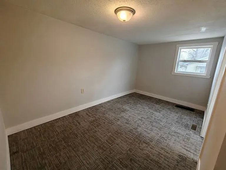817 Indiana Ave — Photo 8