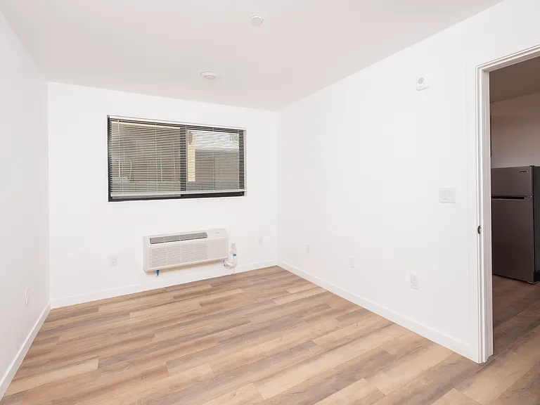 2341 Sheridan St #1 — Photo 8