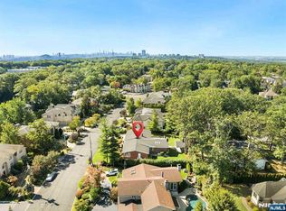 662 Summit St, Englewood Cliffs, NJ 07632