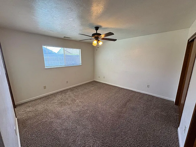 2943 W Ashland Ave — Photo 5