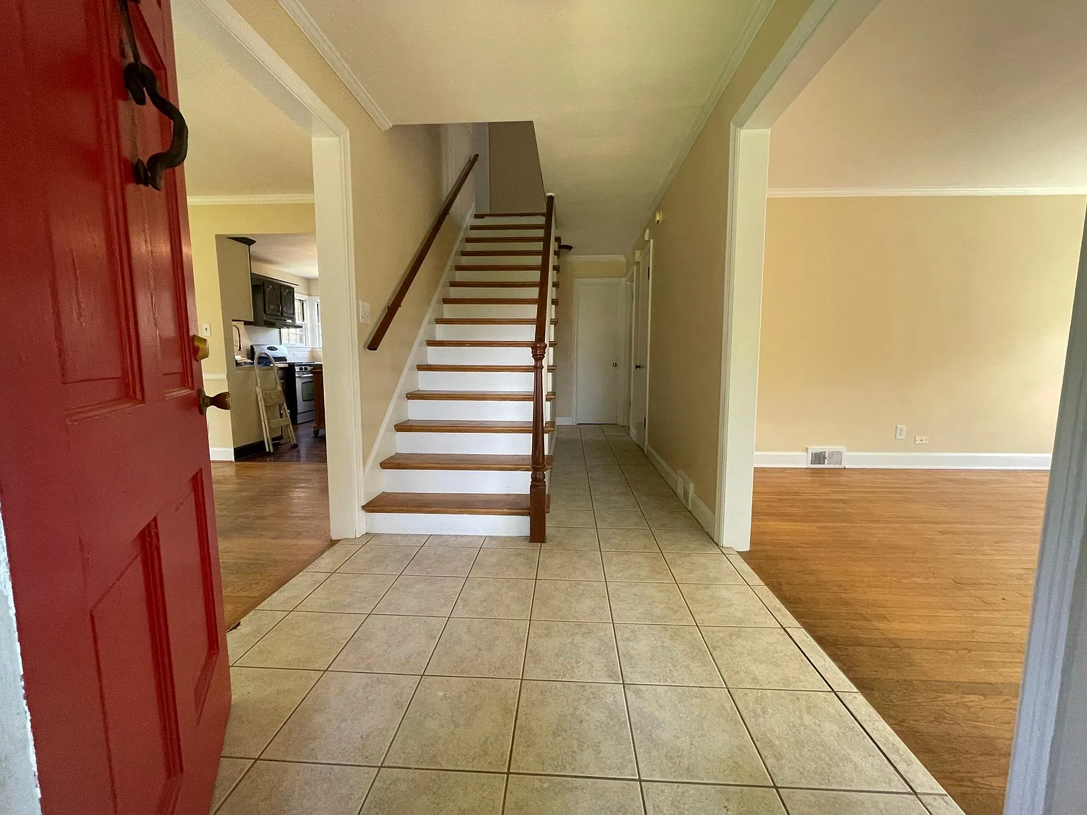 501 Fairlawn Rd — Photo 2
