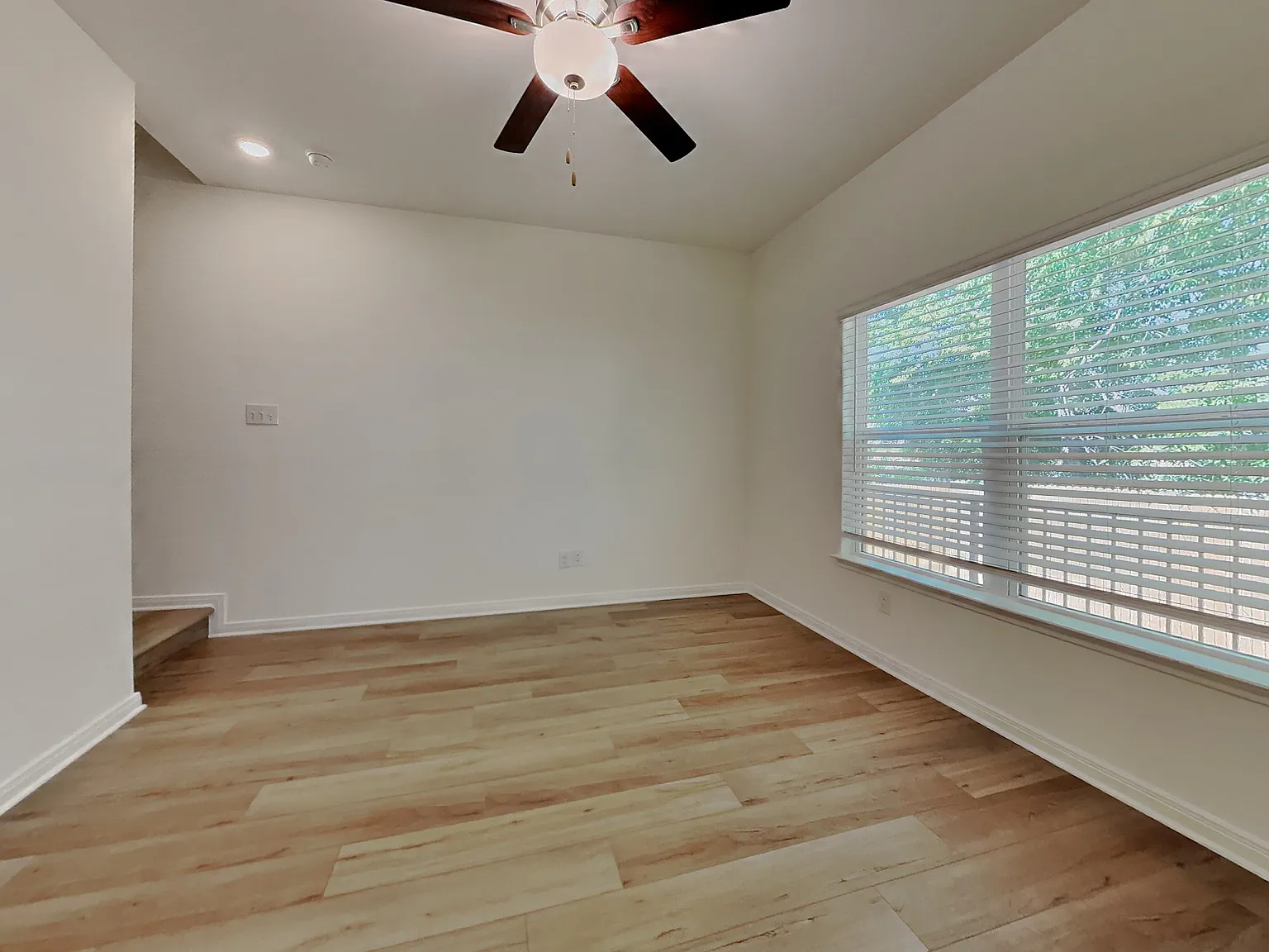 3 bed, 2.5 bath, 1430 sqft, $1,459 — Photo 3
