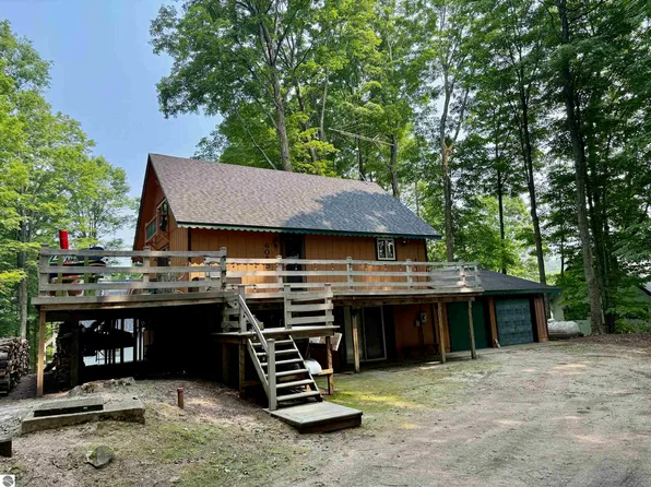 6055 Elm Ct, Cadillac, MI 49601