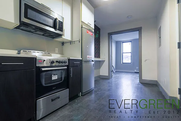 Rented by Evergreen Apartments BK | media 1