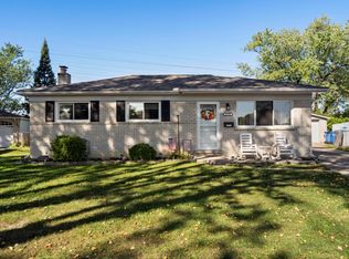 29379 Newport Dr, Warren, MI 48088