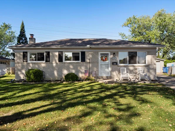 29379 Newport Dr, Warren, MI 48088
