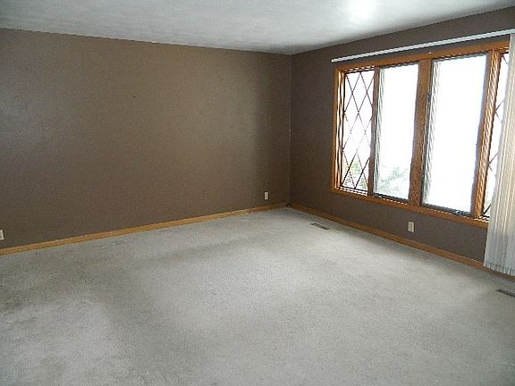 2nd image of 1434 Uecke Ave