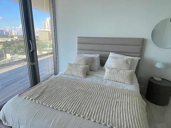 3rd image of 18975 Collins Ave Floor 605-3316