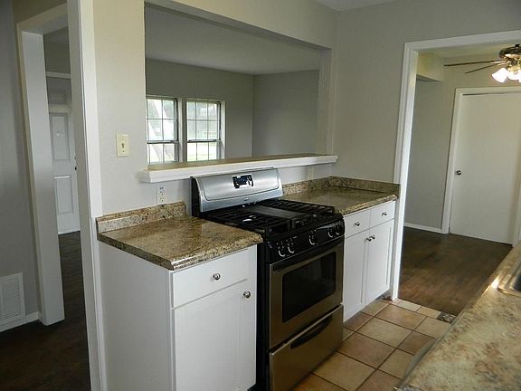 3rd image of 2620 Avon Dr