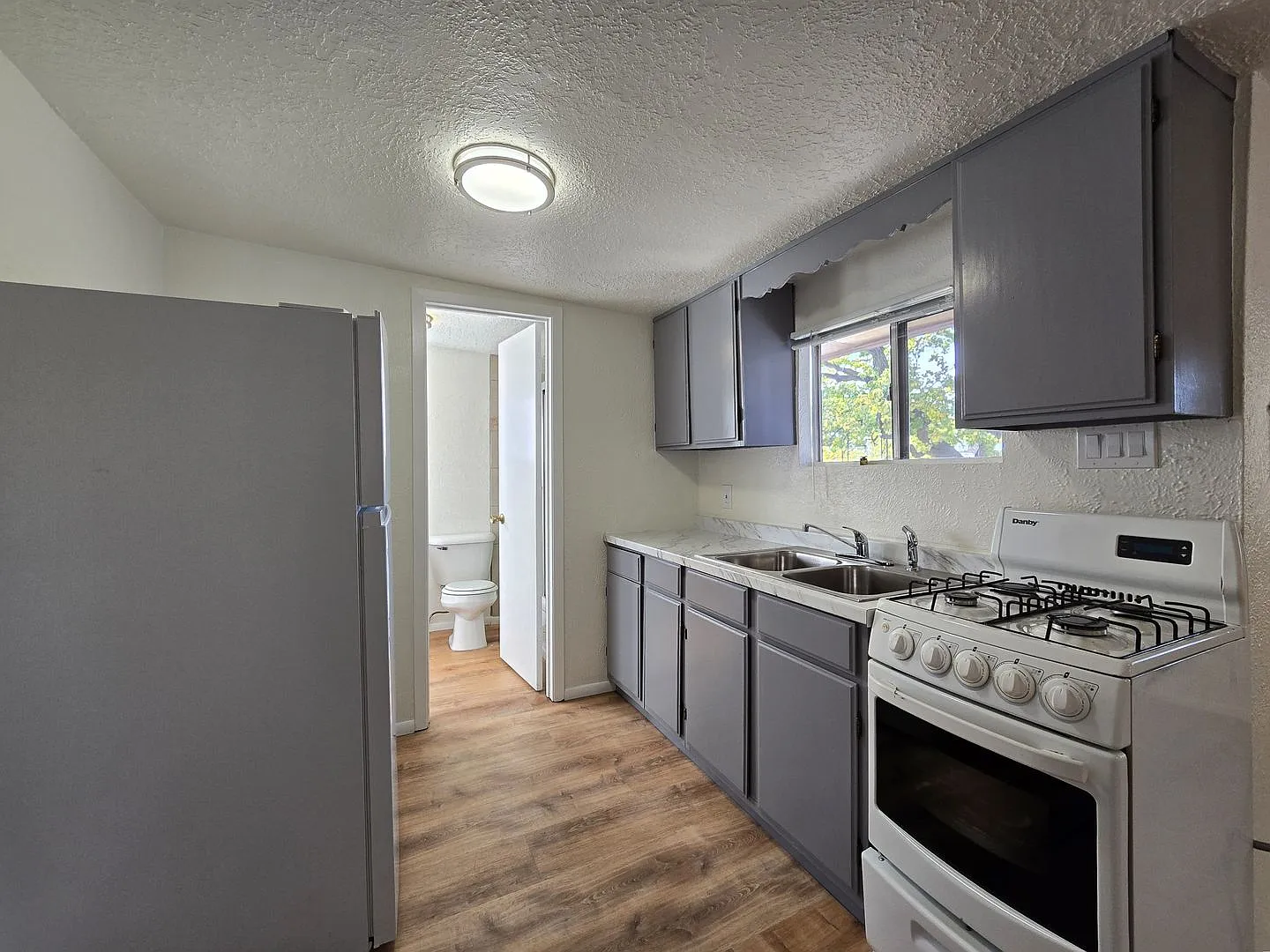 735 Columbia St. — Photo 3