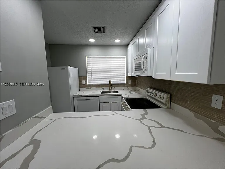 809 NE 214th Ln #2 — Photo 5