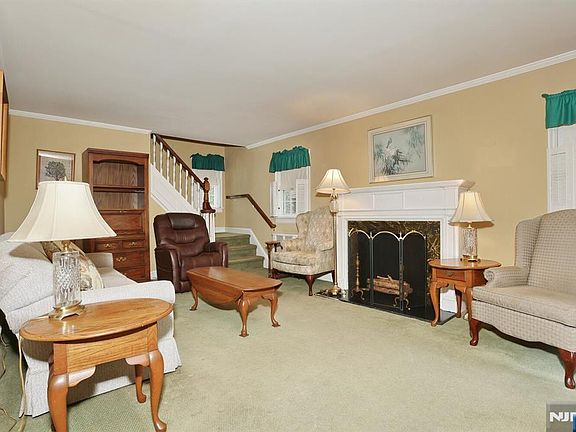 4th image of 669 Ramapo Rd