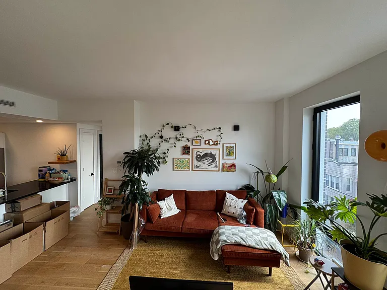 1661 Summerfield St #4G — Photo 4
