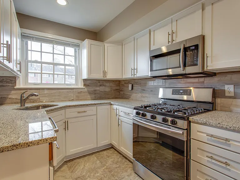 6063 Hardwick Pl — Photo 6