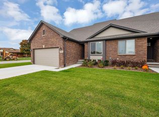 48382 Applegrove Ln #8, New Baltimore, MI 48051