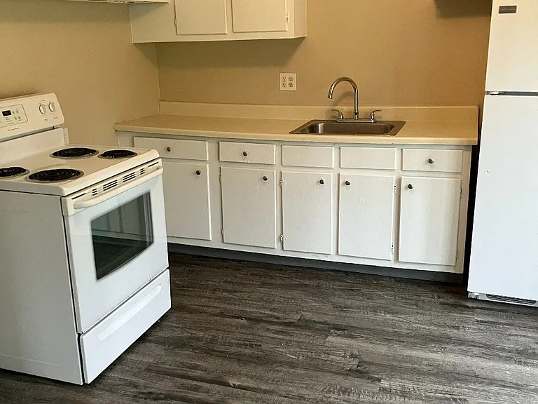 Evergreen Village Apartments & Townhouses — Photo 56