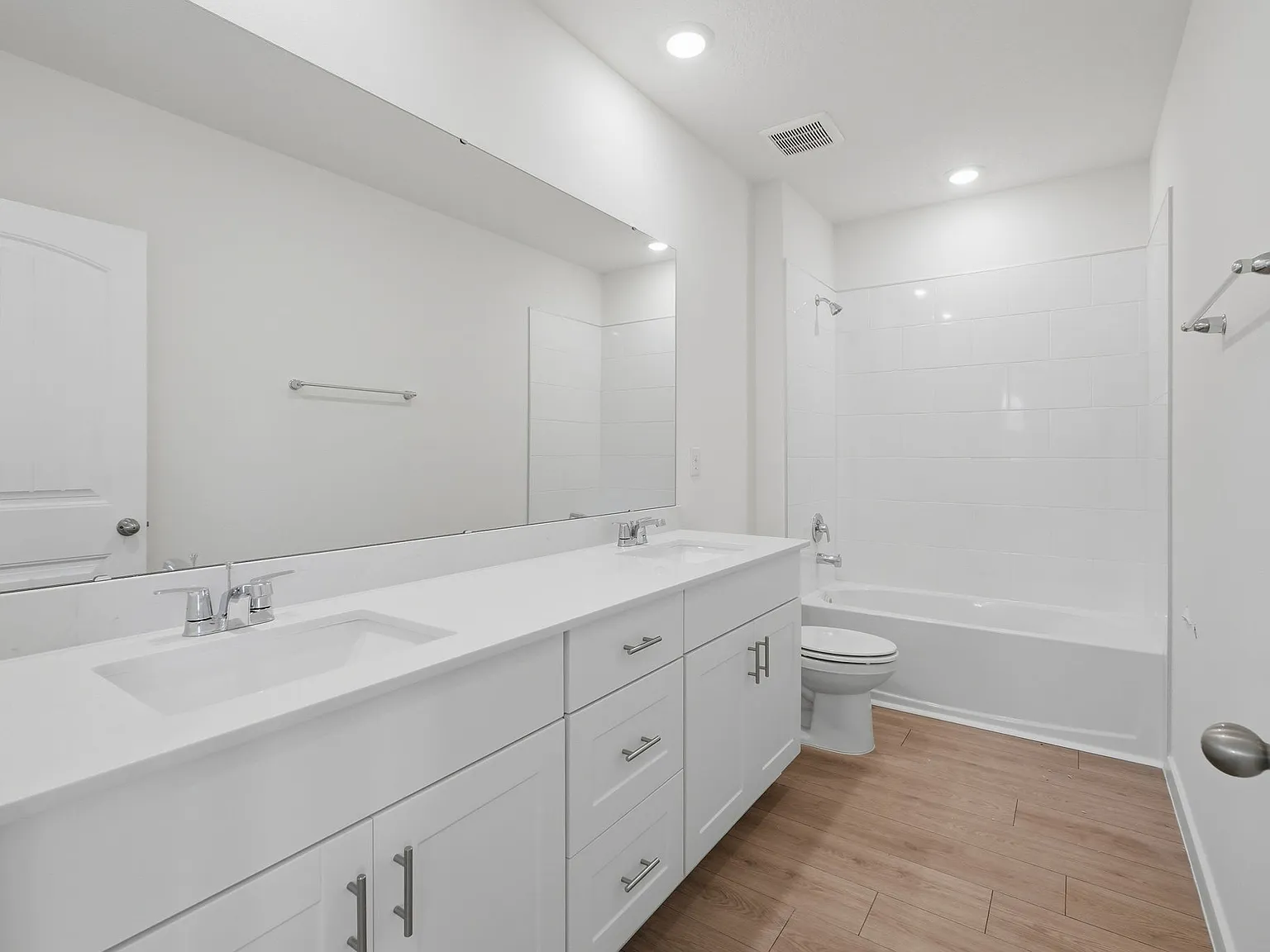 3 bed, 2216 sqft, $3,300 — Photo 4