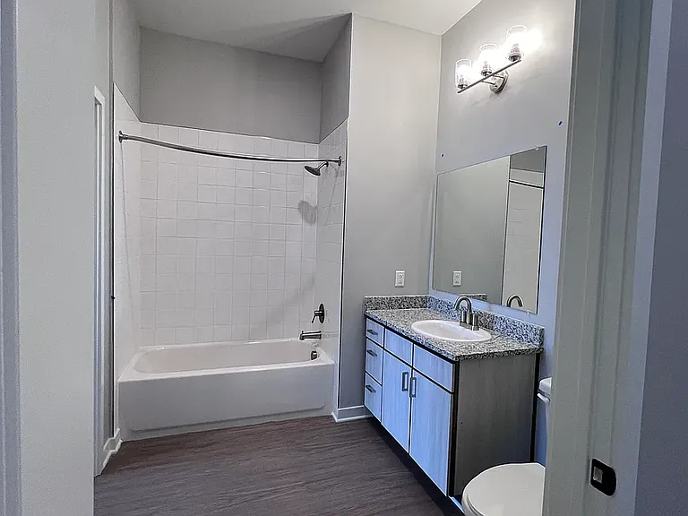 112 E Greenhill Ln #304 — Photo 6