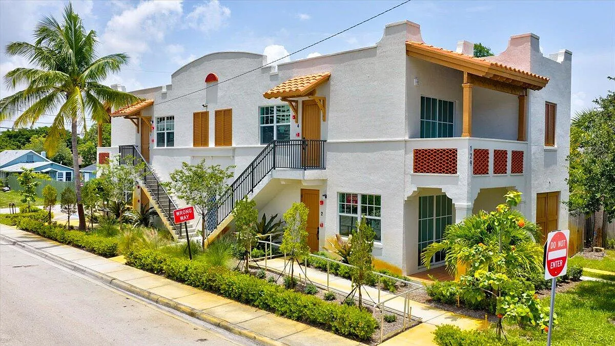 2 bed, 2.0 bath, 1016 sqft, $2,250 — Photo 1