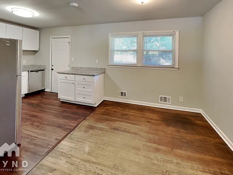 2715 Carriage Ln — Photo 6