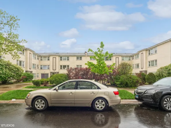 5222 N Potawatomie St #301, Chicago, IL 60656