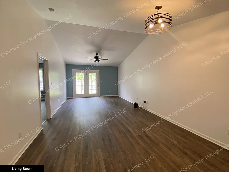 207 Philmont Dr — Photo 2