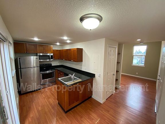 2nd image of 4905 Woodland Park Ave N APT 6