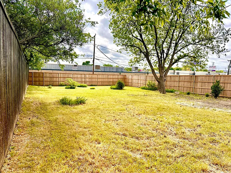3025 Joyce Dr — Photo 9