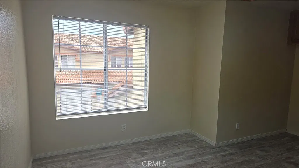 3 bed, 944 sqft, $2,295 — Photo 2