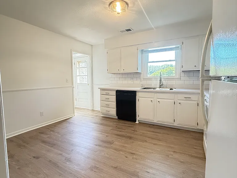 214 Rosehill Dr #B — Photo 14