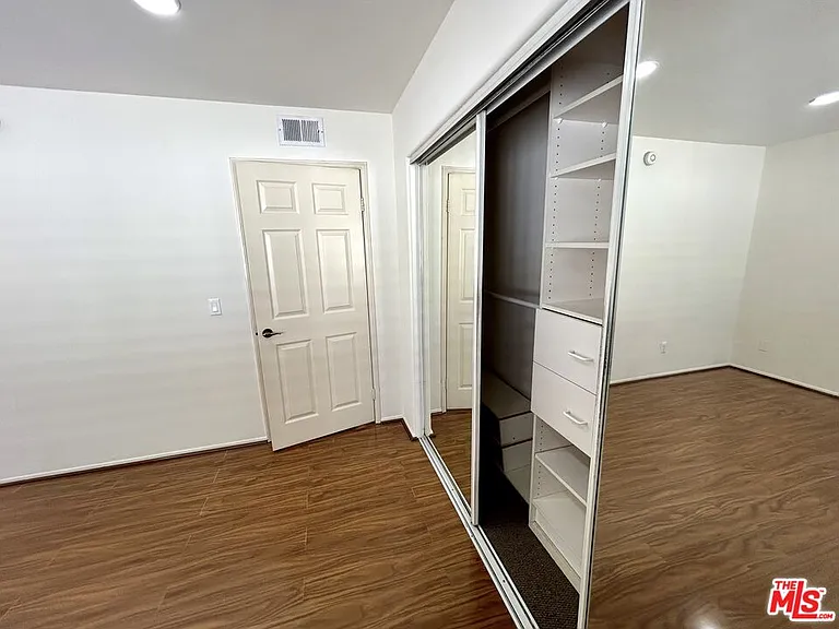 5145 Yarmouth Ave #25 — Photo 10