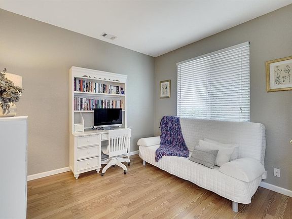 5th image of 915 Tipperary Dr