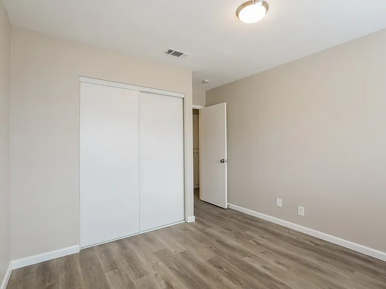 8116 Eginton Ave — Photo 12