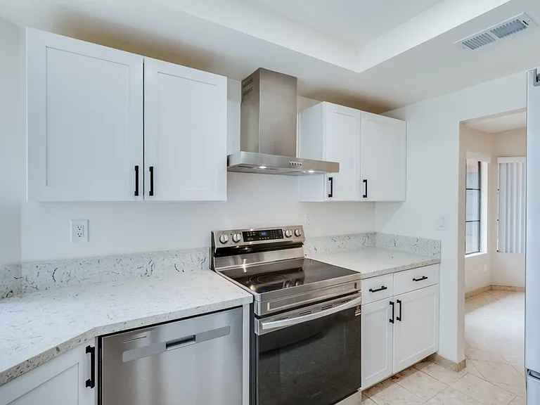 1090 Winding Oak Dr — Photo 8