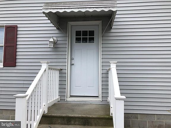 5th image of 738 Hurley Park Dr