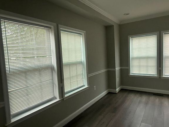 3rd image of 519 48th Pl NE