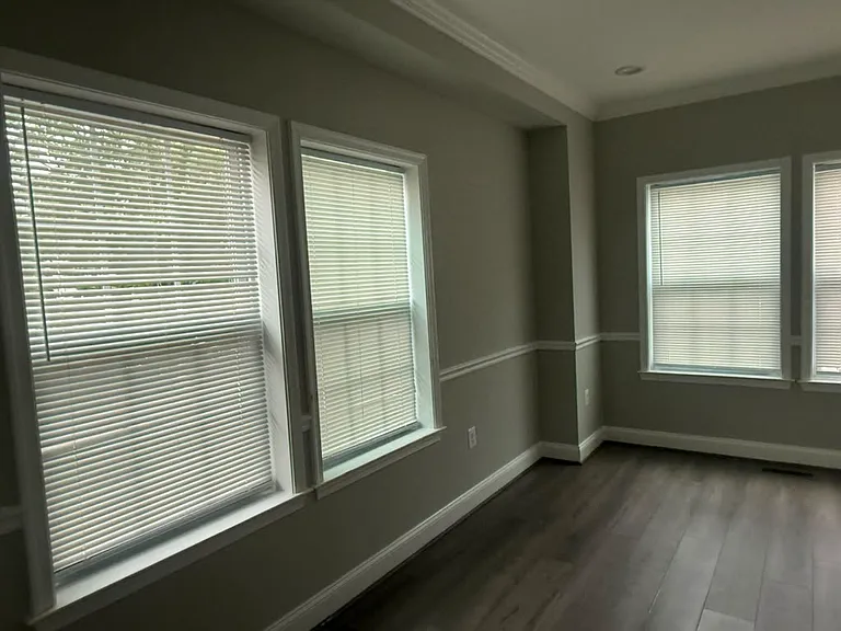 519 48th Pl NE — Photo 3
