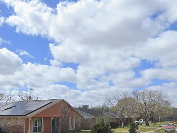 5th image of 252 Bastrop St