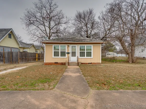 816 E 9th St, Ada, OK 74820