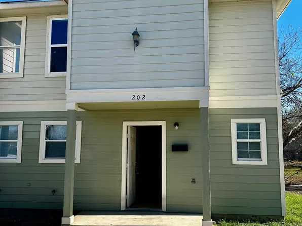 768 Avondale Ave APT 201, San Antonio, TX 78223