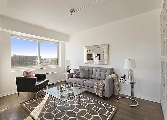 Sold by Warburg | media 3