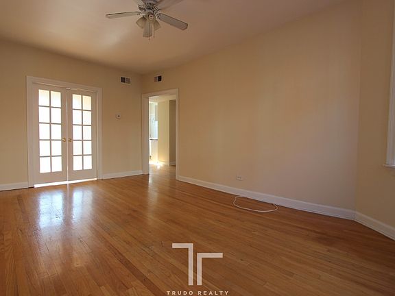 3rd image of 550 W Aldine Ave #552-3S