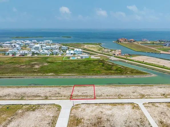 2021 Punta Mita Dr, Rockport, TX 78382