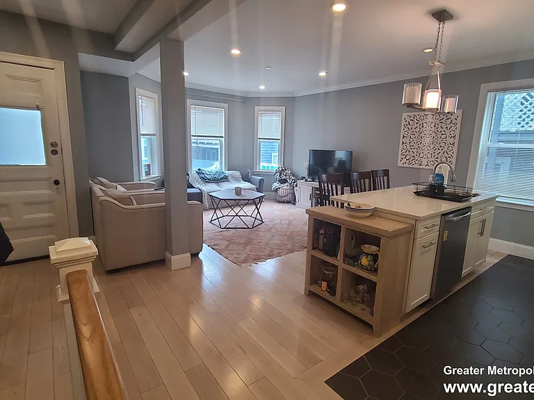 23 Winfield St #3 — Photo 2