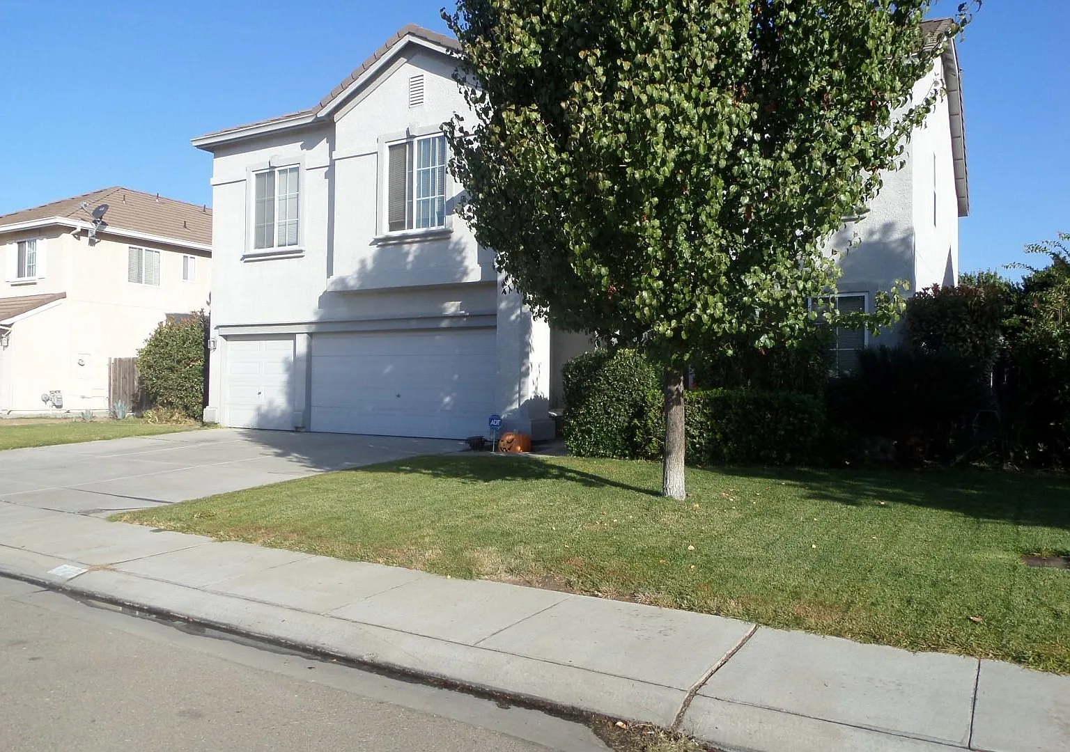 729 Wynyard Cir — Photo 3