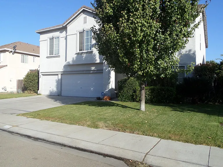 729 Wynyard Cir — Photo 3