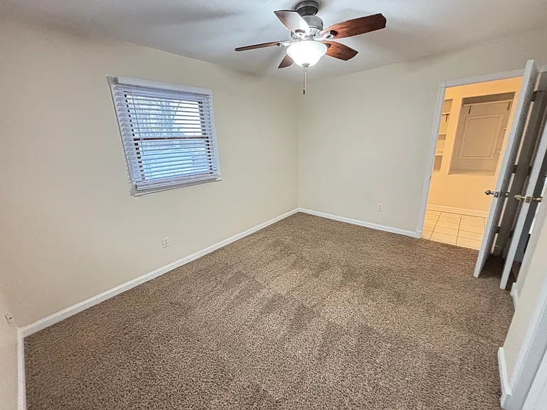955 Crestview Ct — Photo 13