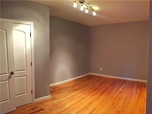 Rented by Century 21 Metropolitan | media 18